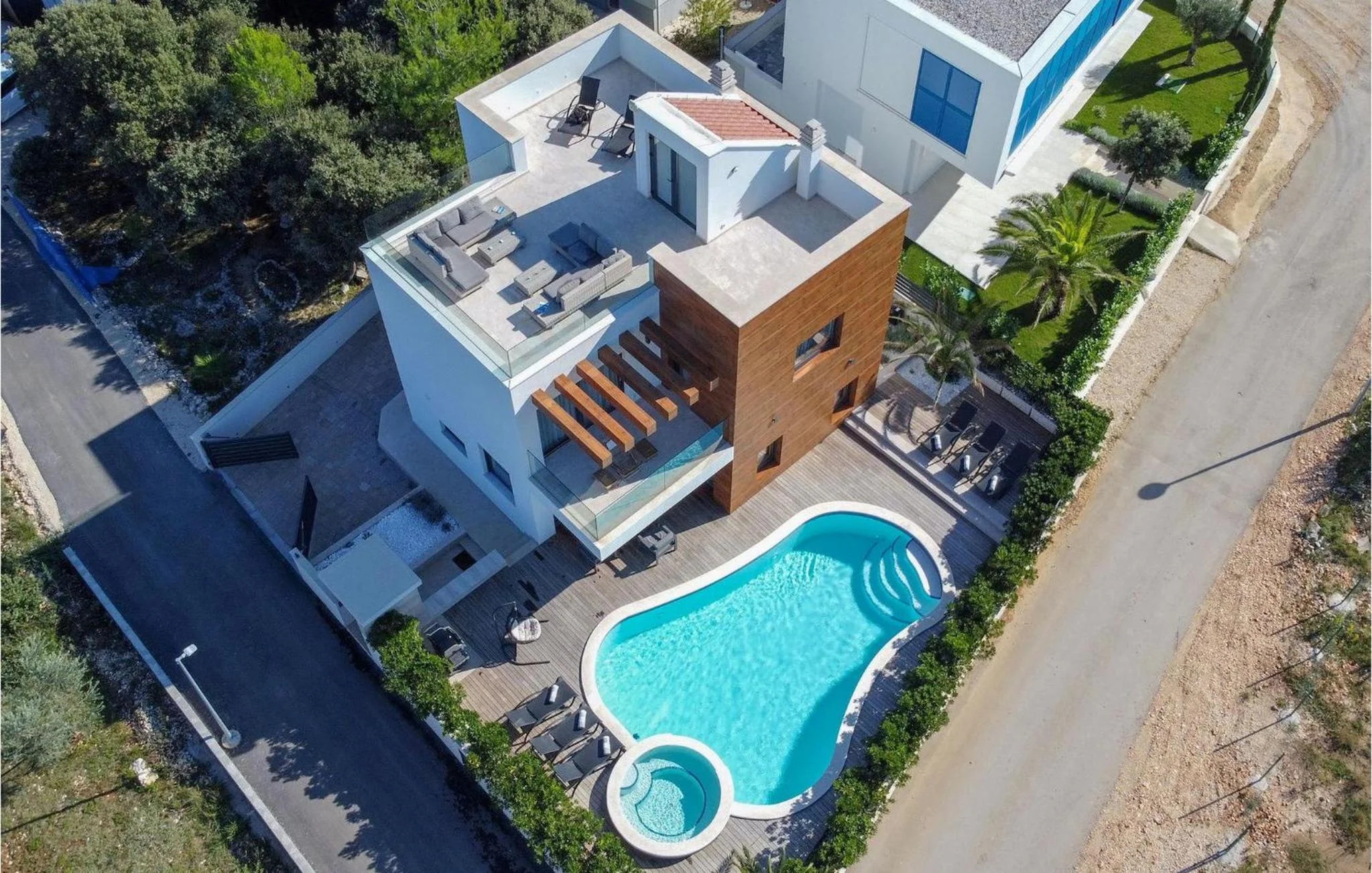 Vila Tamaria, Zaton (4/22)